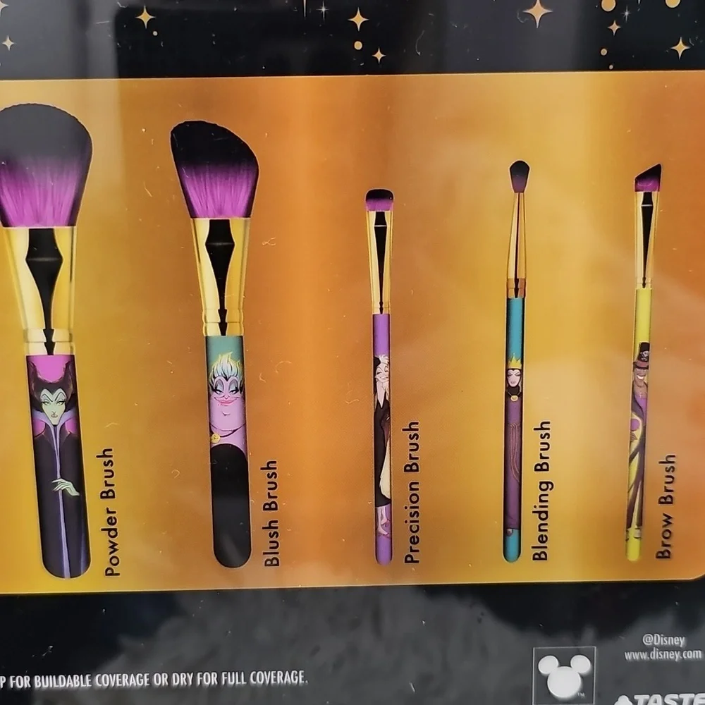 Disney Villains Beauty Set with Brushes and Sponges - Picture 3 of 4